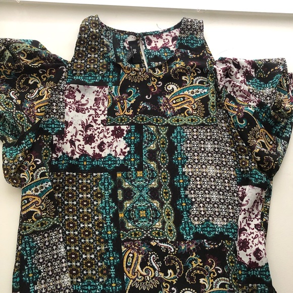 Cold Shoulder Blouse - Picture 2 of 3